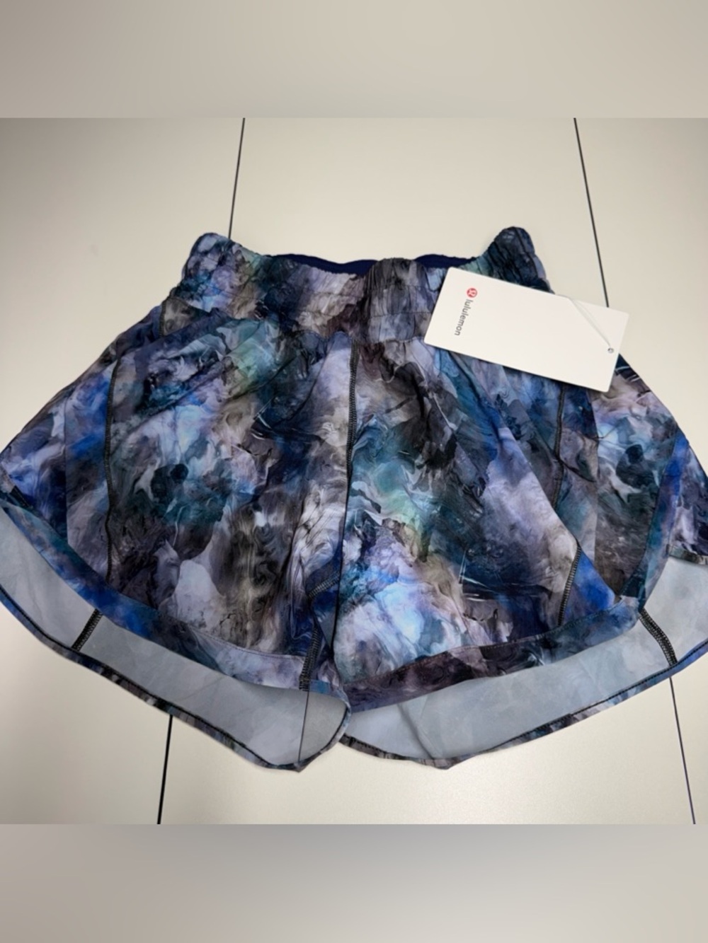 NWT Lululemon Track That MR Short 5” Lined Size 4 Chromasphere Multi Women’s